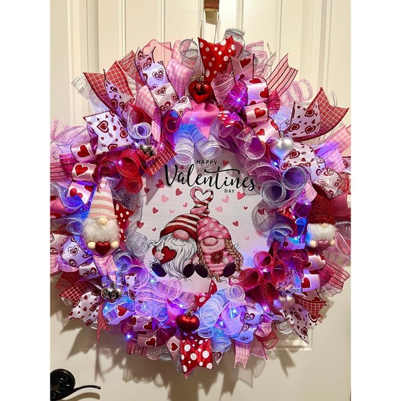 XL Handmade Valentine’s Gnome Hearts Ribbon Prelit Wreath 26 ins LED - Picture 10 of 12